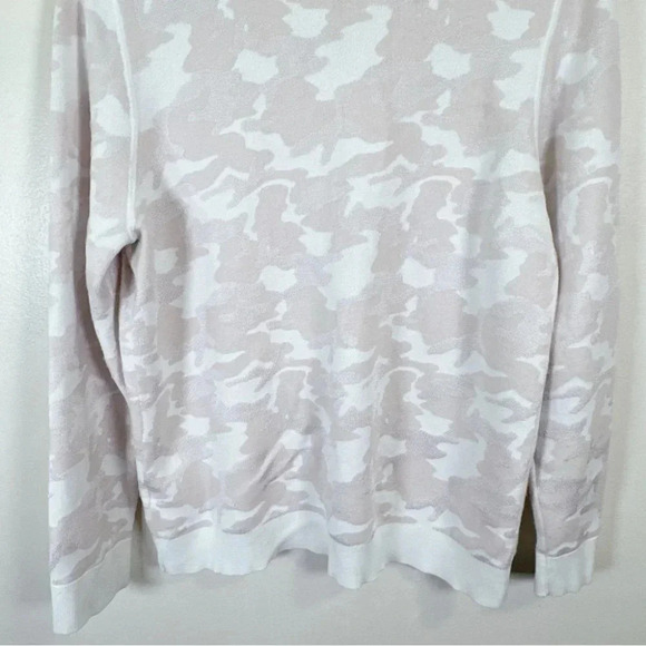 Banana Republic Camo-Print Jacquard Crew  Neck Wool Sweater - Picture 16 of 16